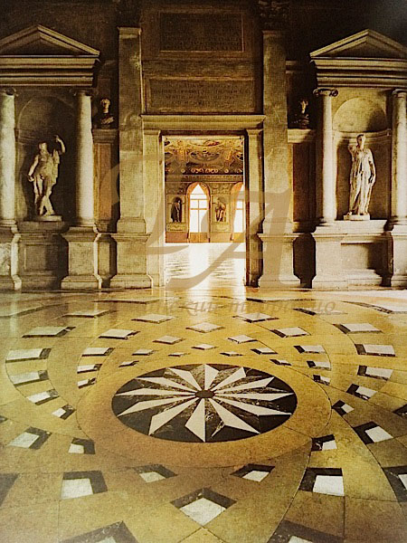 Венецианский терраццо в библиотеке Марчана Венецианский терраццо из многоцветного мрамора, выполненный в 1815 г. в честь визита Франциска I,<br> приемный зал библиотеки Марчана, г. Венеция, Италия 